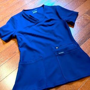 Jasnuu  Women's 4-Pocket V-Neck Top size small.  Never worn tag removed